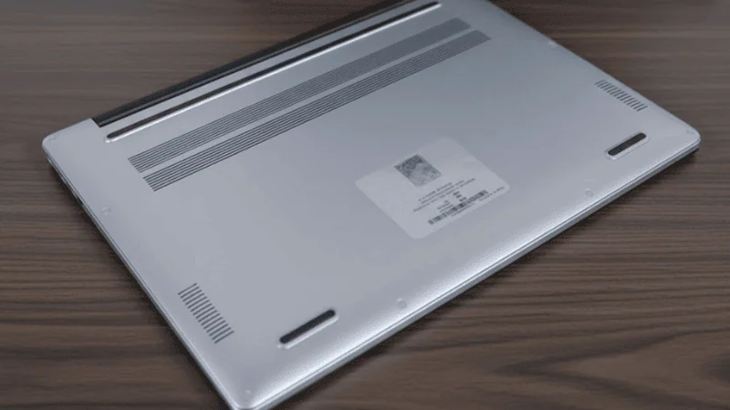 laptop with elongated rubber feet