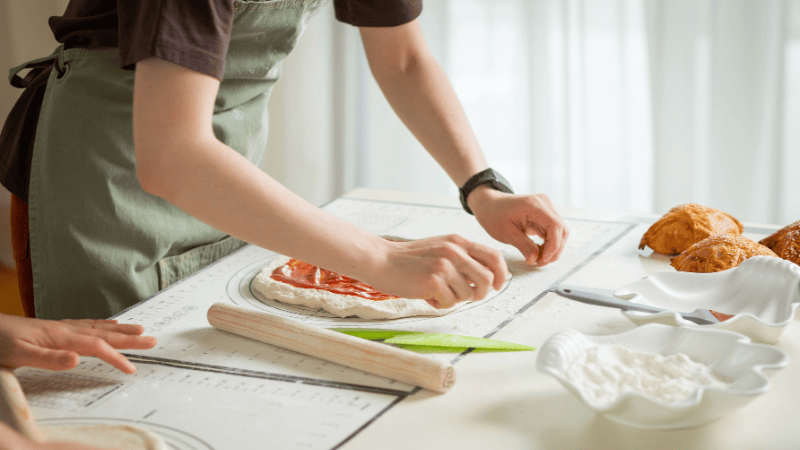 Dirt-resistant silicone table mat