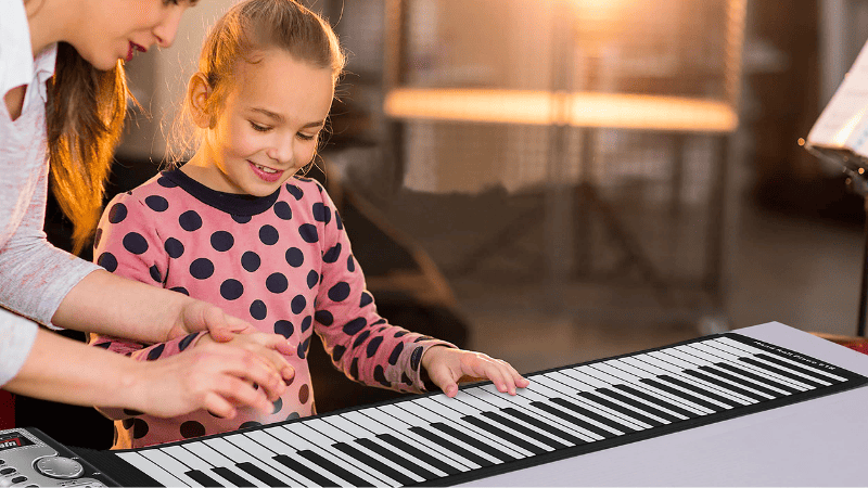 play hand roll piano