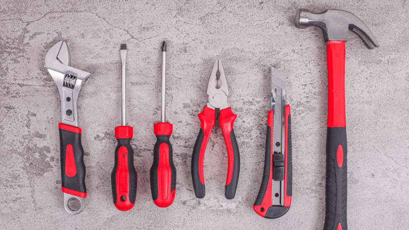 مفك براغي، مطرقة، كماشة، مفتاح ربط مصنوع من خلال التشكيل الزائد