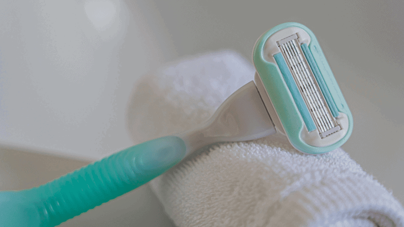 مقبض ماكينة الحلاقة مصنوع من المطاط المقولب