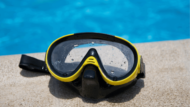 Máscara de buceo fabricada mediante moldeo de caucho.