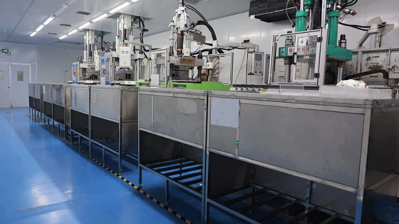 Hongju Silicone‘s specialized equipment to Remove Excess Material