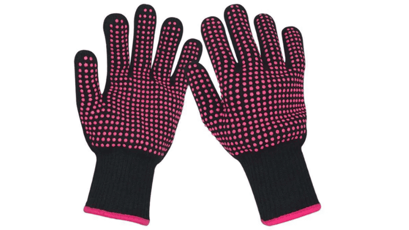 Heat-resistant silicone glove for handling curling iron