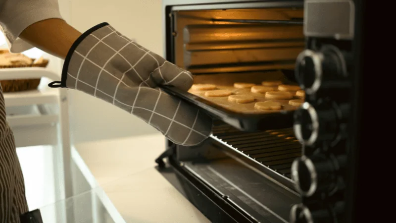 hot cookware without burning your hands